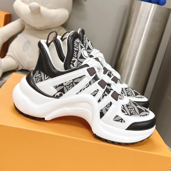 New Dad Shoes Women's Thick Sole Trendy Lace-Up Height Increasing Casual Sports Shoes